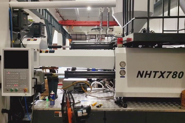 大型伺服節能注塑機高效運行秘訣!這幾點不容忽視